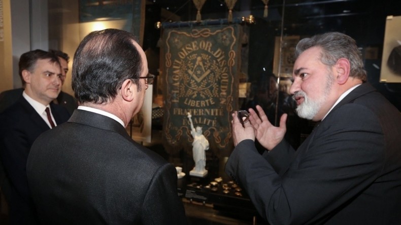 un président en exercice visitant un