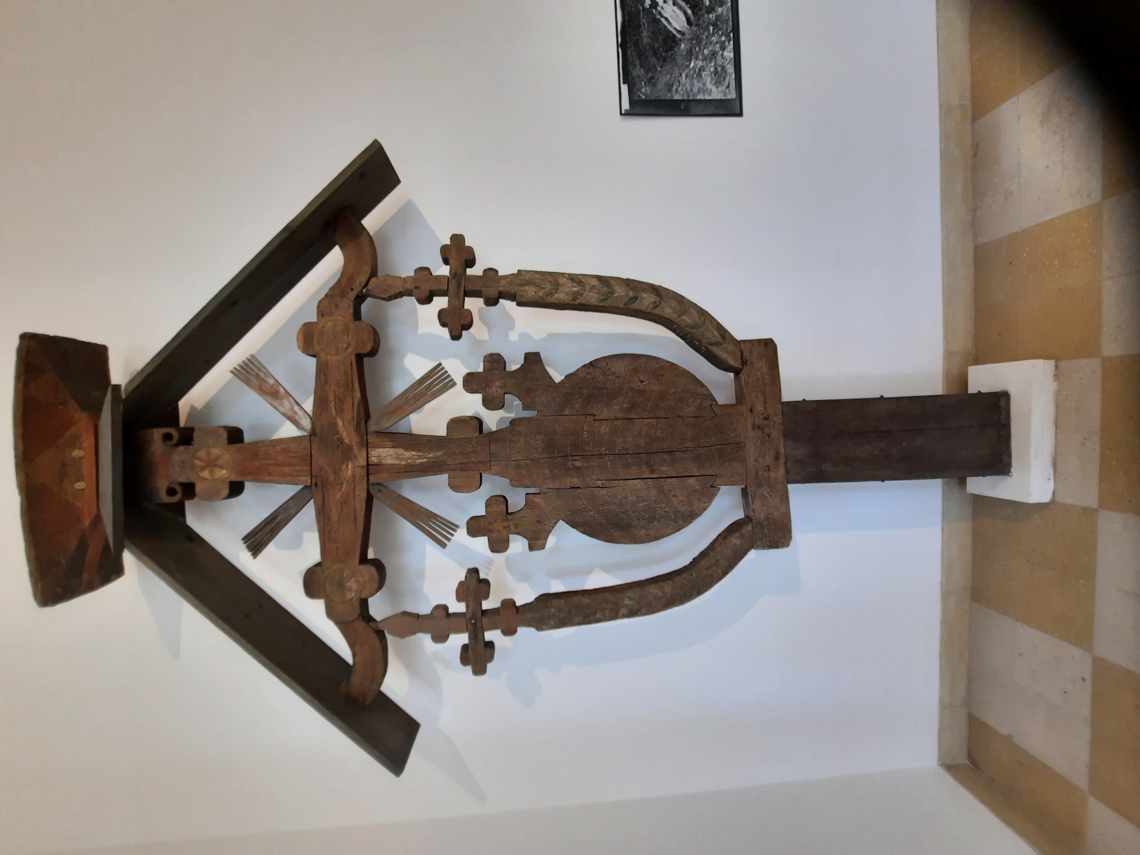 croix en bois typique de Roumanie
