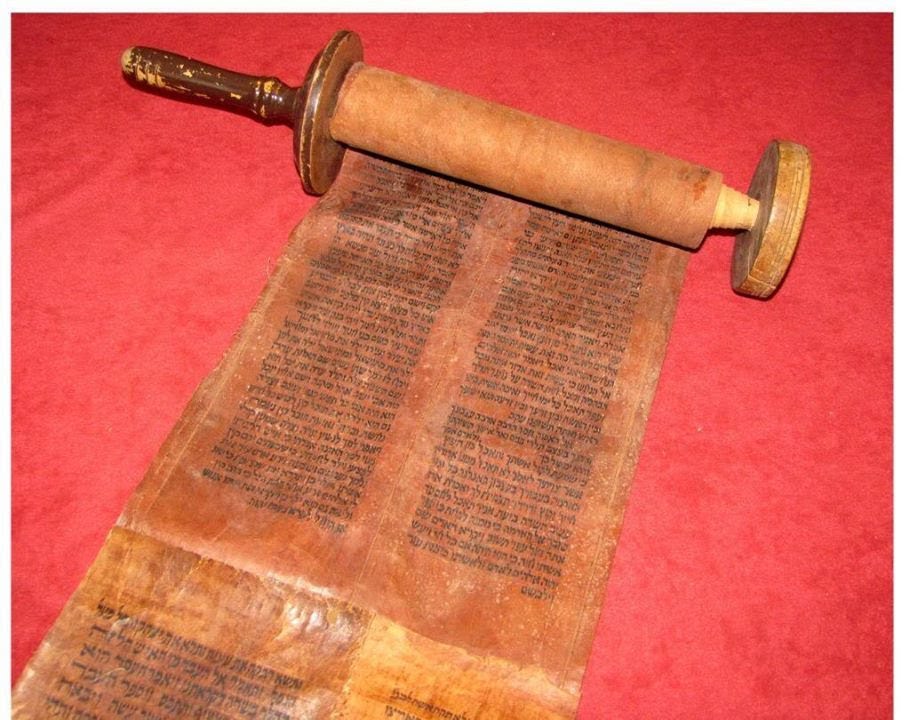parchemin antique de la Torah