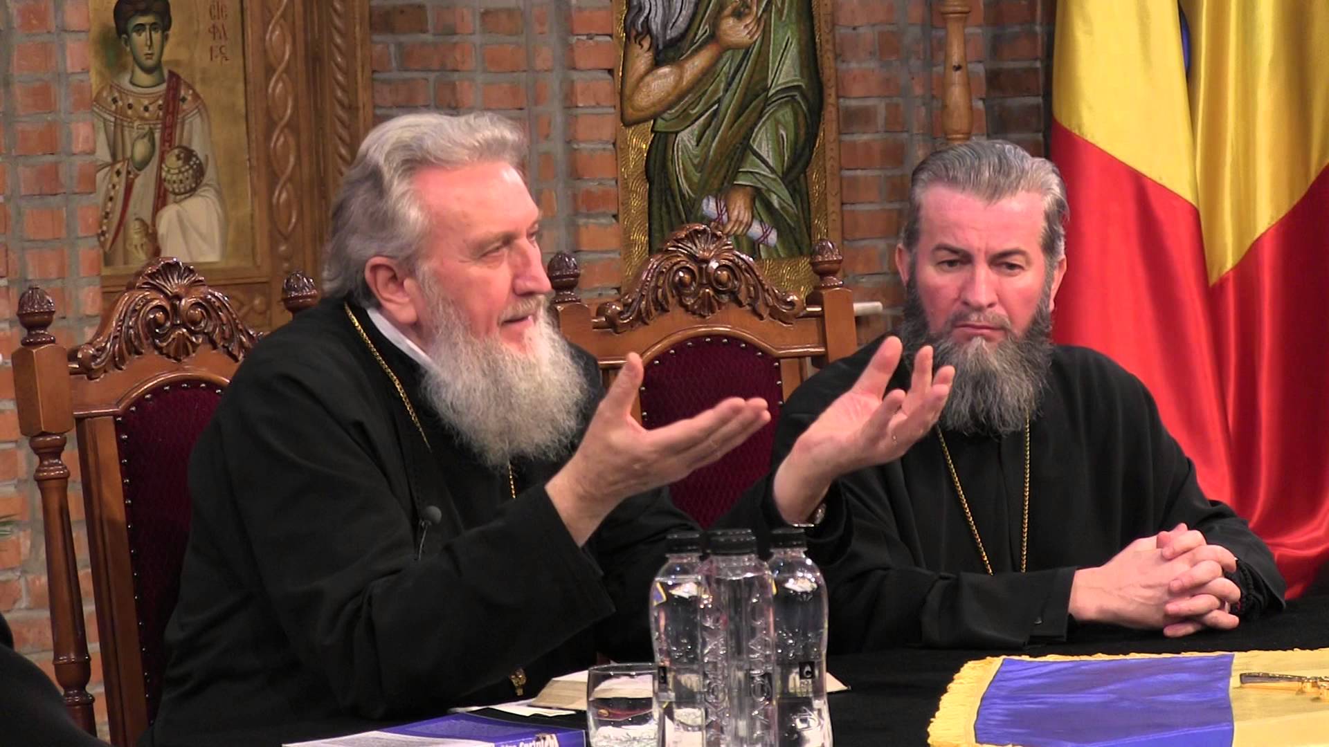 Vasile Mihoc (à gauche), l'un des plus grands spécialistes actuels du NT dans le monde orthodoxe
